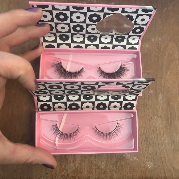 BNIB Trixie Cosmetics 2 pairs eye Lashes Set - Black. - Picture 3 of 4